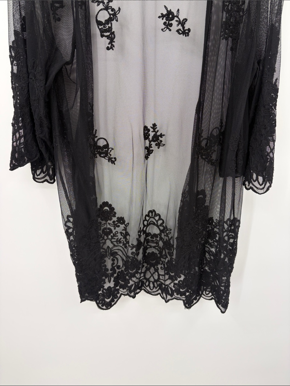 Hot Topic Black Lace Skull Floral Open Cardigan Size Large - Picture 7 of 8
